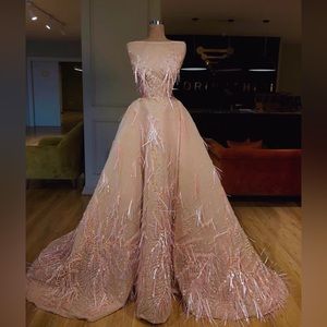 Custom order from Europe will provide further pictures of requested.